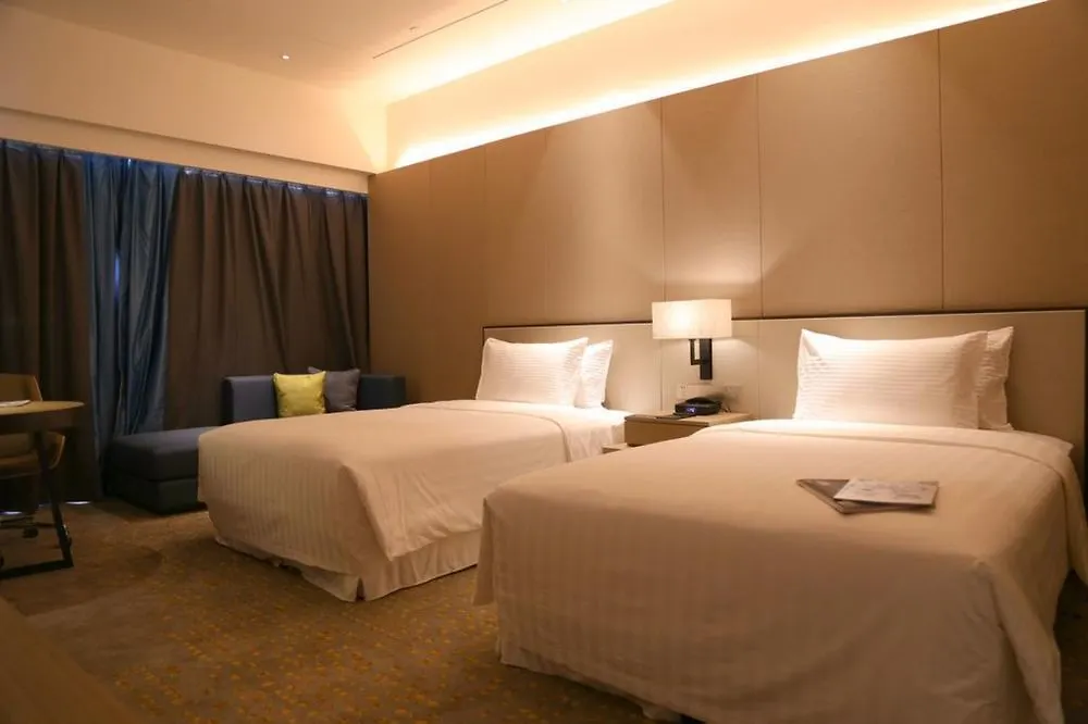 The Qube Hotel Shanghai Hongqiao 5*,